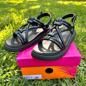 MELISSA + SALINAS
Papete Essential  Black size 8 women